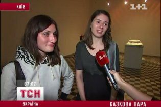 Київська красуня прокинулася від поцілунку дівчини і вийде за неї