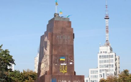 В Харькове стопы Ленина вместе с постаментом уничтожат почти за 2 млн грн