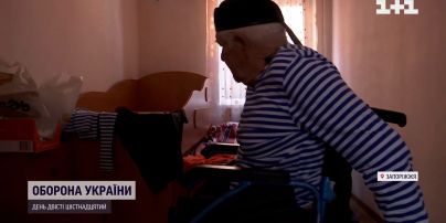 Під українські пісні дідусь на візку в окупованому Херсоні назбирав для ЗСУ пів мільйона
