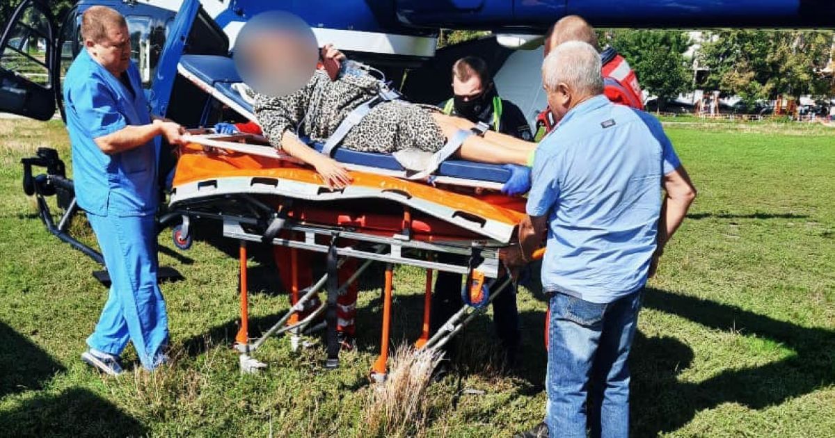 Із Фастова до Києва гелікоптером транспортували 35-річну жінку на кінцевих термінах вагітності / © www.facebook.com/Національна поліція України