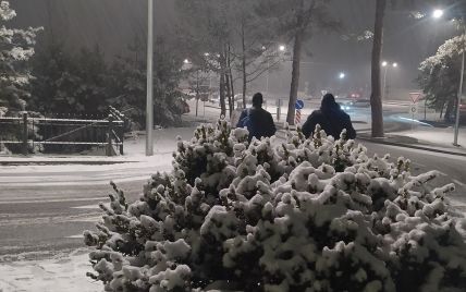 Первый снег: Киев и область предупредили о гололедице на дорогах