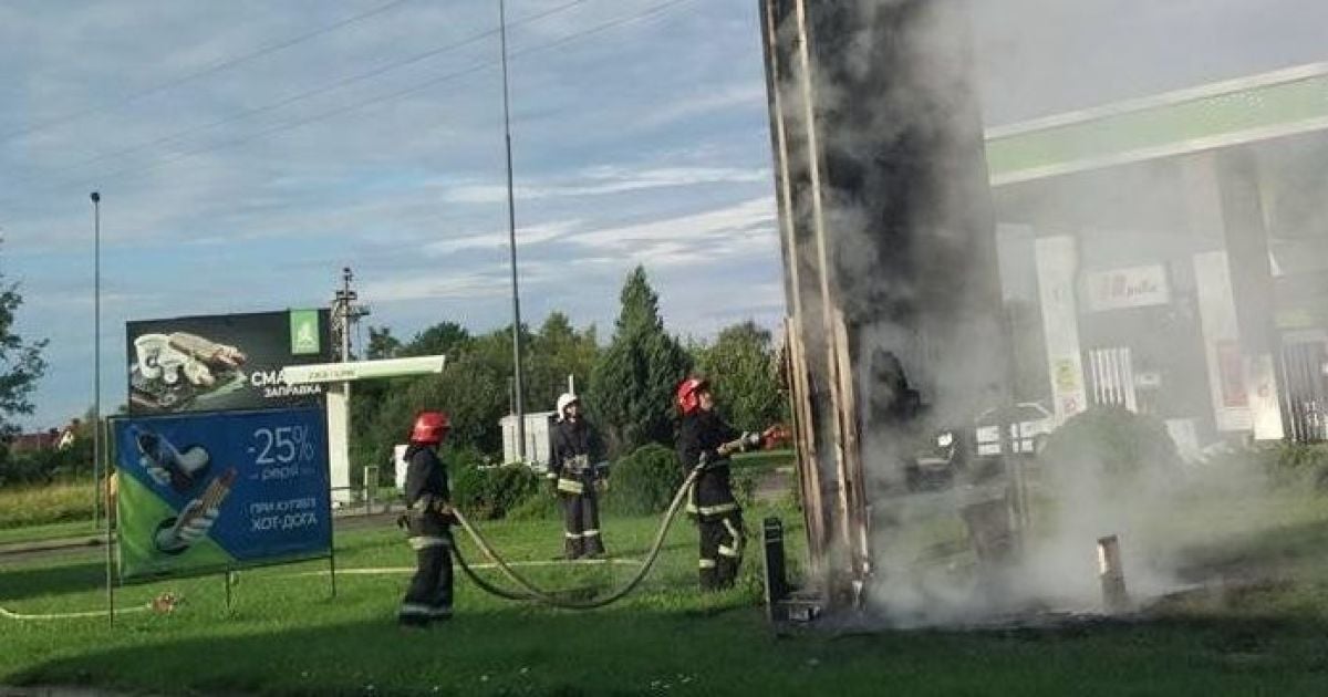 У Львівській області на АЗС спалахнула світлодіодна стела