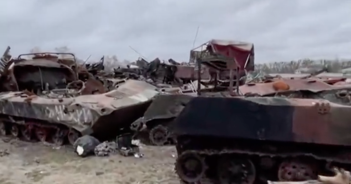 В Буче сняли на видео кладбище российских танков
