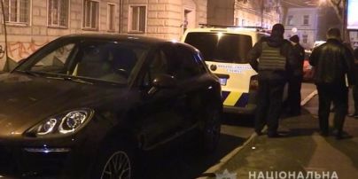 Неравнодушный киевлянин не дал злоумышленнику прицепить на авто отслеживающее устройство
