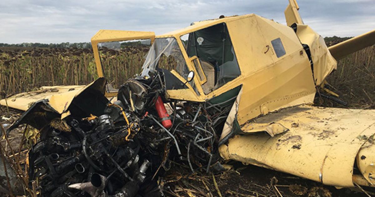 В поле на Хмельнитчине разбился самолет