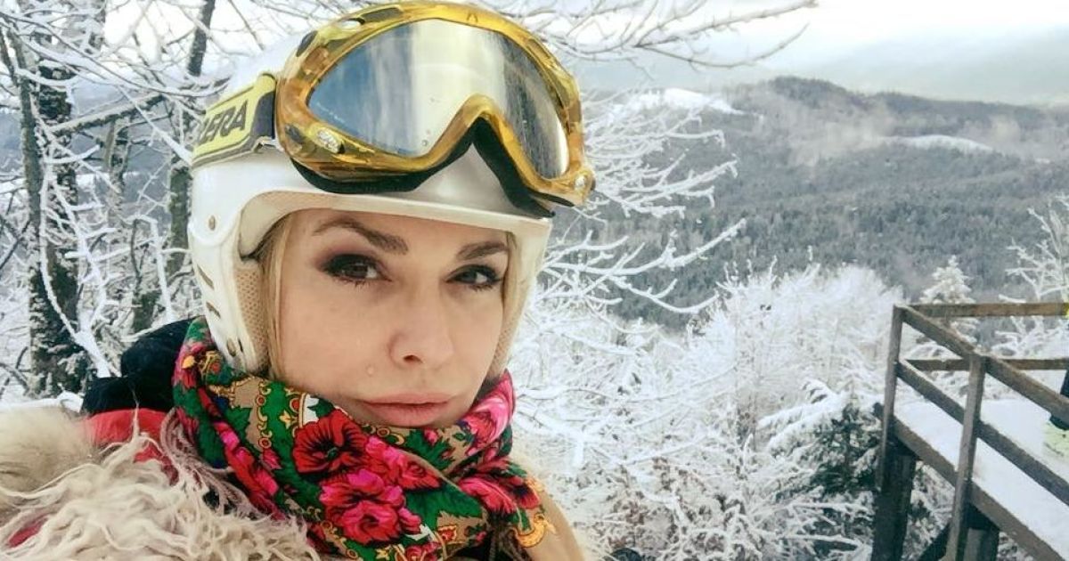 У лижному шоломі та в українській хустці: Ольга Сумська показала, як відпочиває на Буковелі