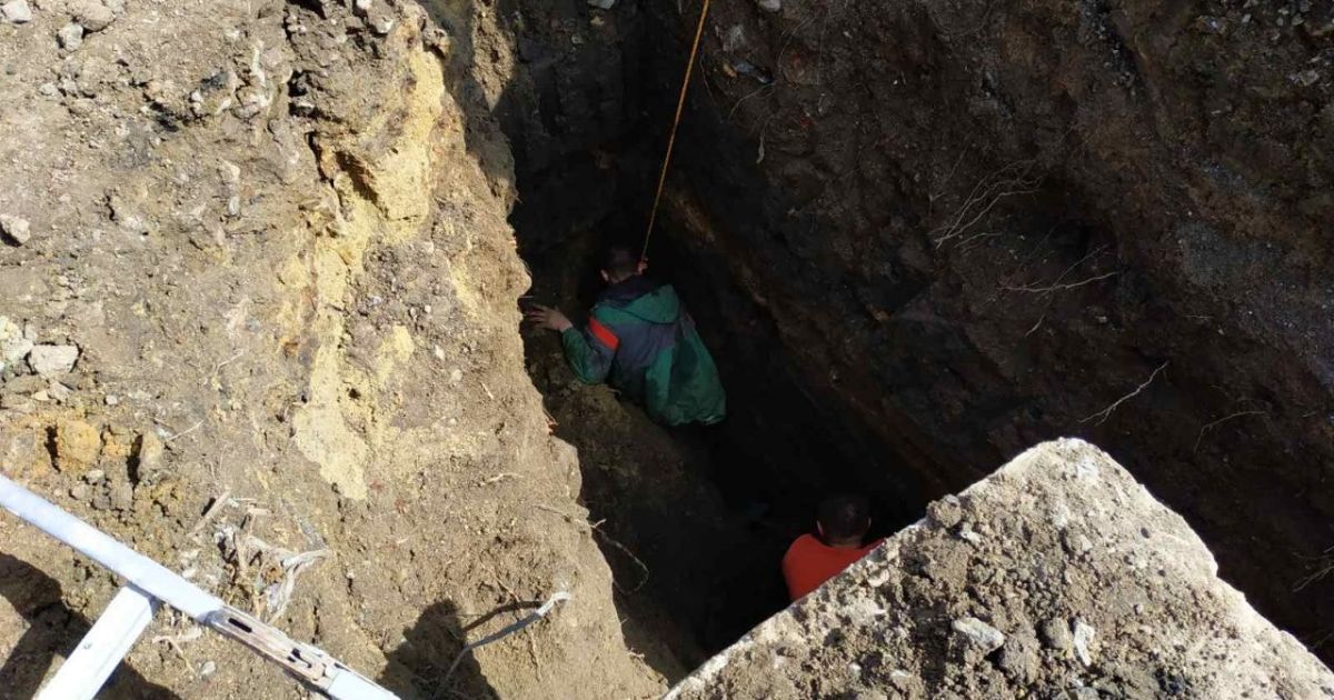 Оползень во время строительства супермаркета: в Винницкой области вытащили из-под завала мужчину