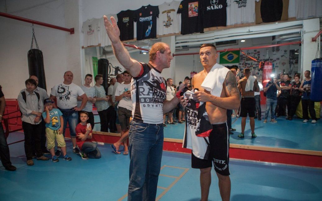 Олександр Усик провів відкрите тренування перед боєм за чемпіонський титул. / © k2ukraine.com