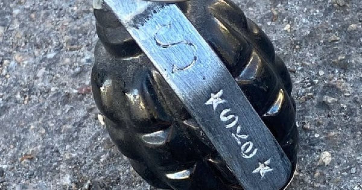 У Миронівці під Києвом чоловік з муляжами гранат винайшов новий спосіб залицяння