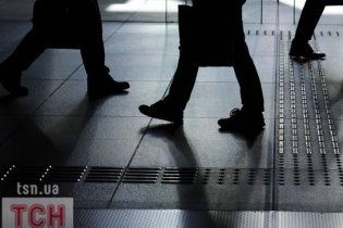Украинцы работают "на птичьих правах" и за зарплату "в конвертах" из-за безысходности