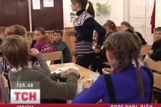 Батьки-п'яниці позбуваються мороки з дітьми, здаючи їх в інтернати для відсталих