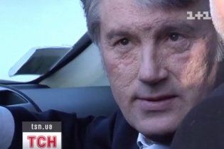Ющенко добудовує готель на Прикарпатті і кличе сусідів працювати у нього