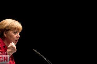 Меркель хоче допомогти Україні зі зброєю – соратник канцлера