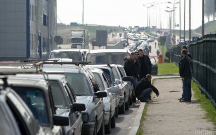 На кордоні з Польщею скупчилися близько тисячі машин