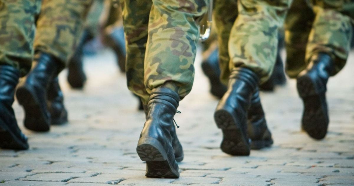 На Львовщине военный заставлял подчиненных работать на строительстве и перечислять ему деньги