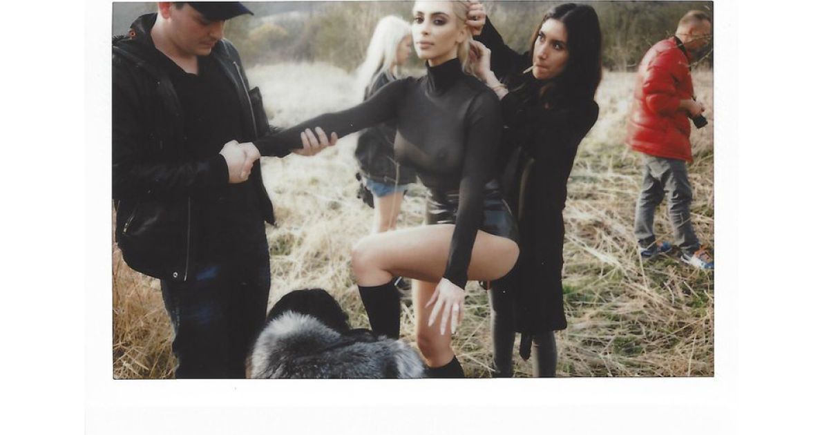Кардашян показала грудь на личных фотографиях / © kimkardashianwest.com