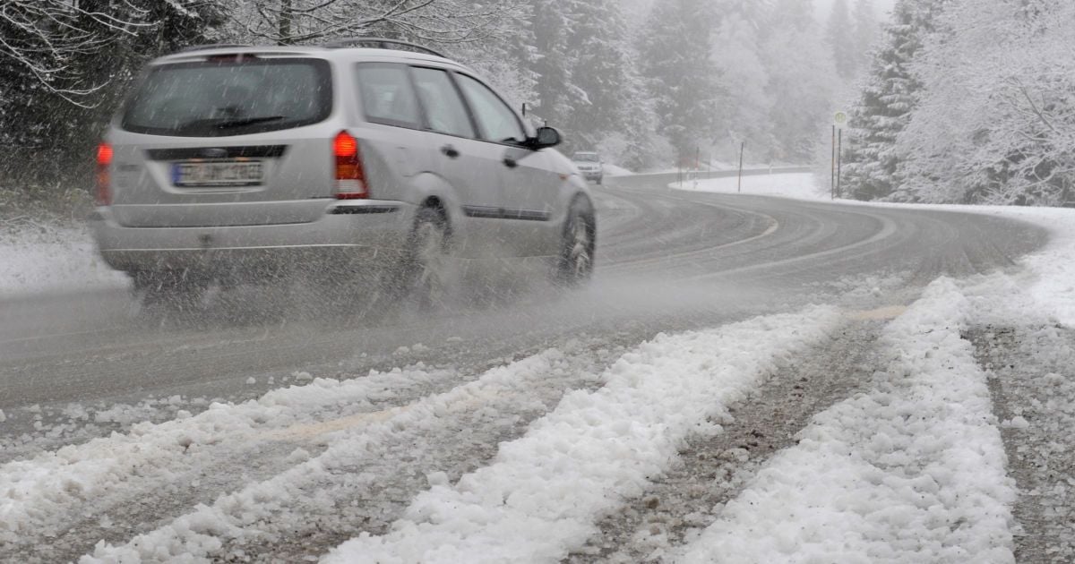 Водителям рассказали, как защитить автомобиль от антигололедных материалов
