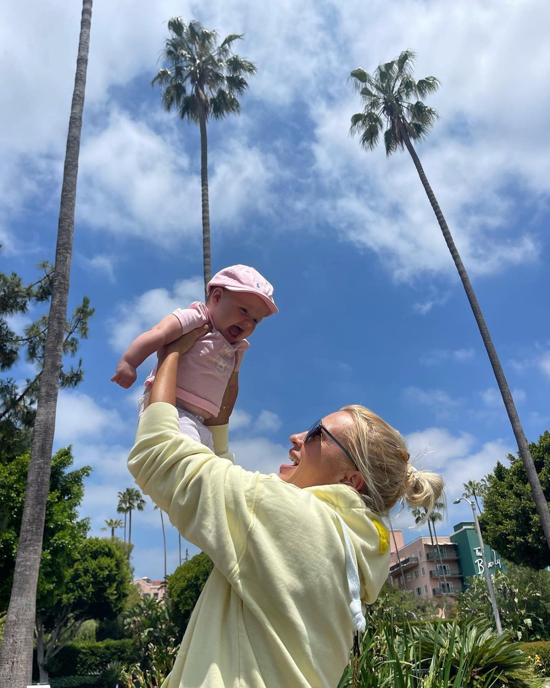 Ребел Уилсон с дочерью / © instagram.com/rebelwilson