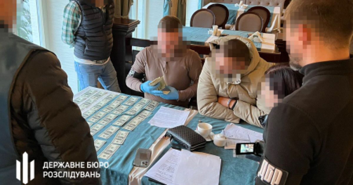 На Львівщині викрили співробітника митниці, який продавав так звану "гуманітарку" (фото)