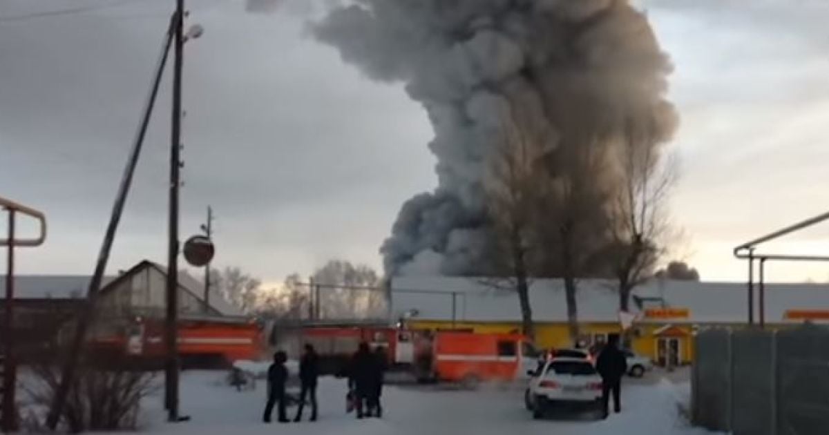 У жахливій пожежі на фабриці під Новосибірськом загинуло десятеро людей, серед яких іноземці