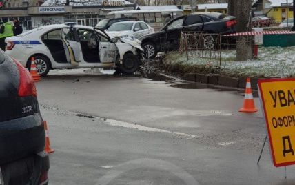 В Івано-Франківську поліцейські потрапили в потрійну ДТП: фото