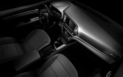 Hyundai выпустил тизер интерьера Elantra нового поколения