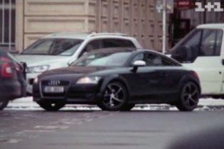 Поки Тимошенко живе у душі, її чоловік розсікає Прагою на машині за півмільйона