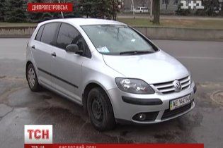 Дніпропетровськ змочив дивний рудий дощ