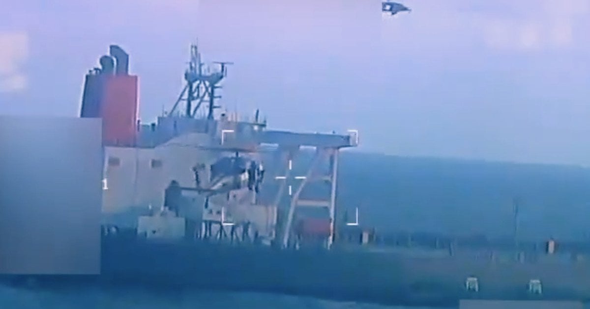 Момент захоплення військами США нафтового танкера біля узбережжя Венесуели