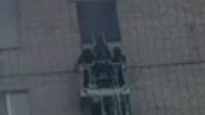 После атаки на Днепр из поврежденного дома спасли женщину