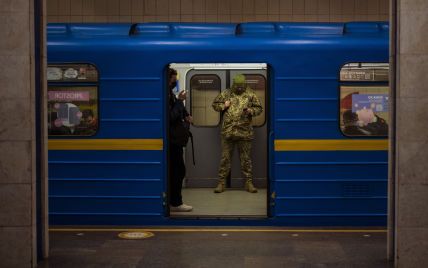 В Киеве откроются продуктовые магазины и заработает метро