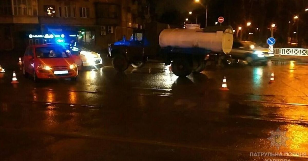 В Харькове автоцистерна не поделила дорогу с иномаркой