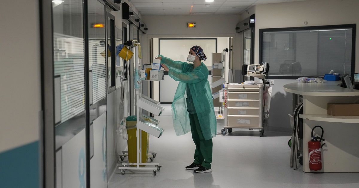 Во Львове увеличилось количество COVID-больных: медучреждения разворачивают дополнительные койки