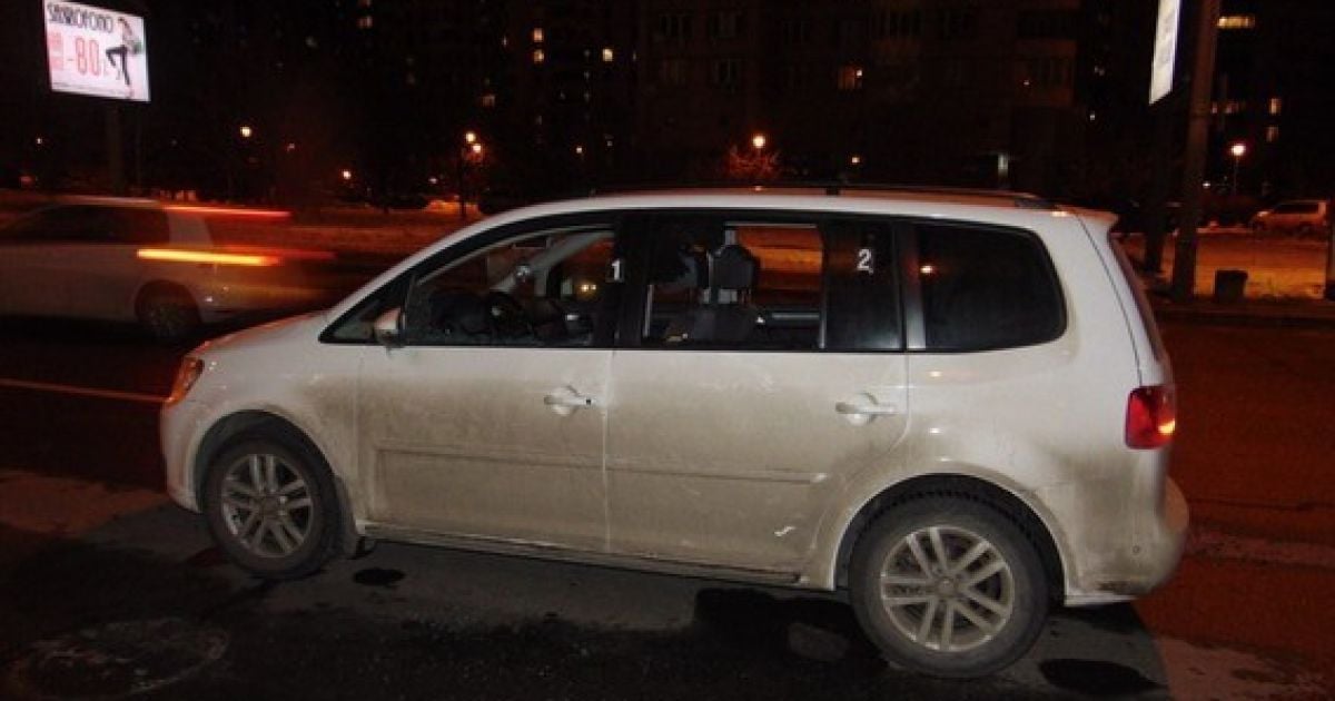 В центре Киева вооруженные мужчины просто в пробке разбили авто и похитили пакет с миллионом гривен