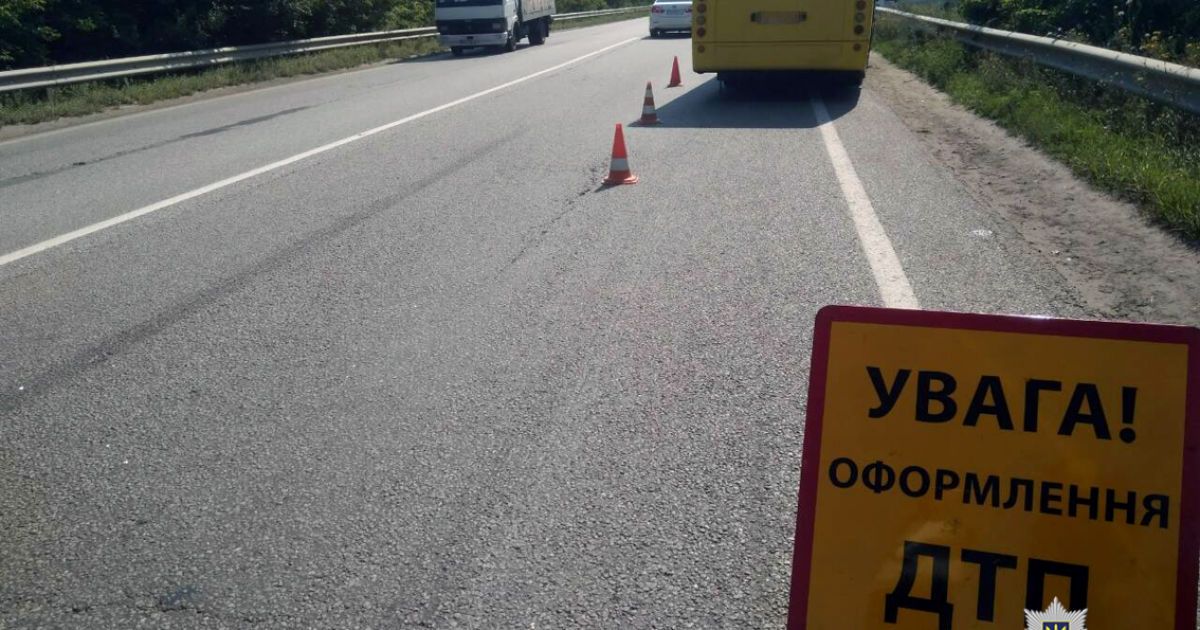 На Харьковщине столкнулись маршрутка и грузовик. Есть пострадавшие