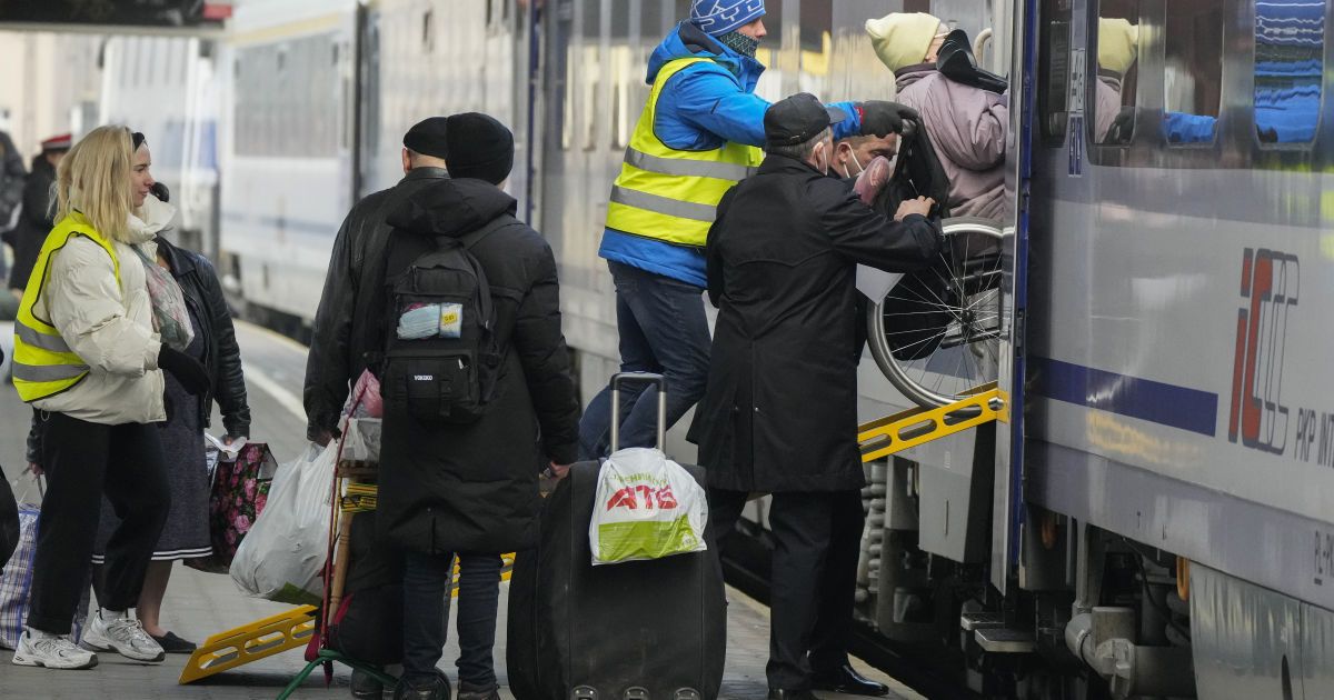 Евакуація з Луганської і Донецької областей: список потягів на 25 березня