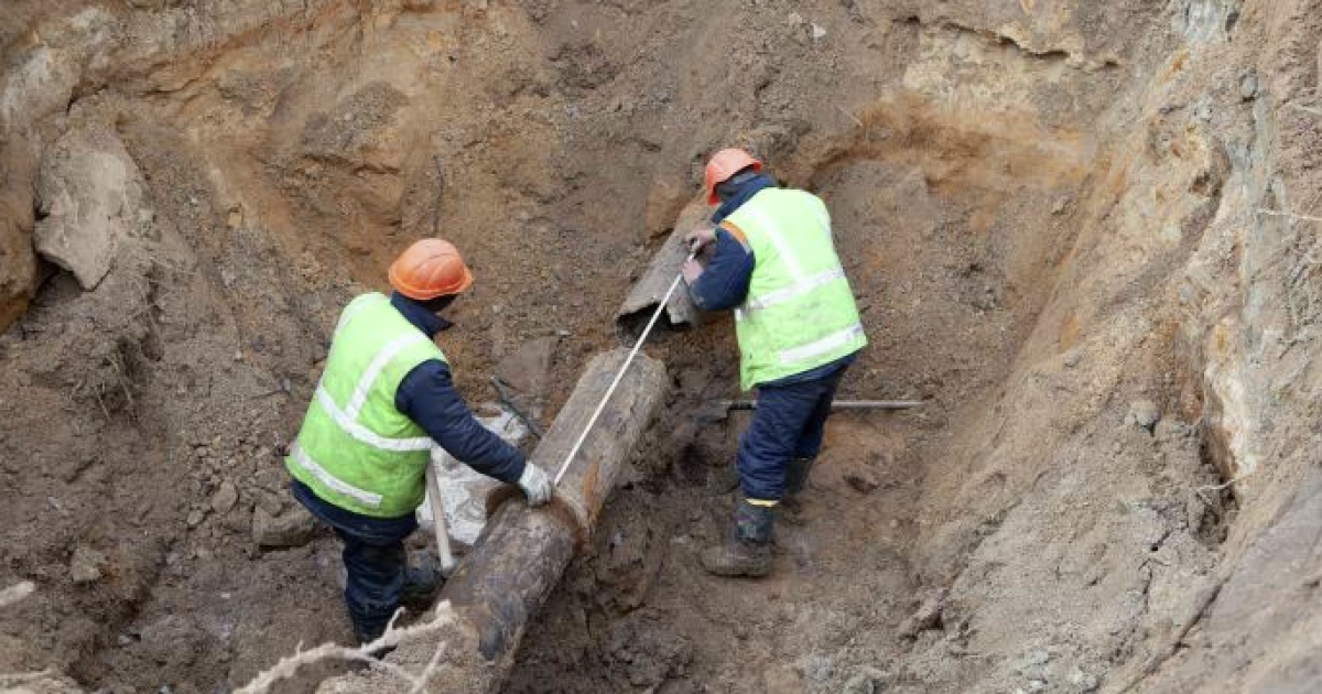 Фахівці замінили 2,5 м пошкодженої ділянки трубопроводу діаметром 300 мм
