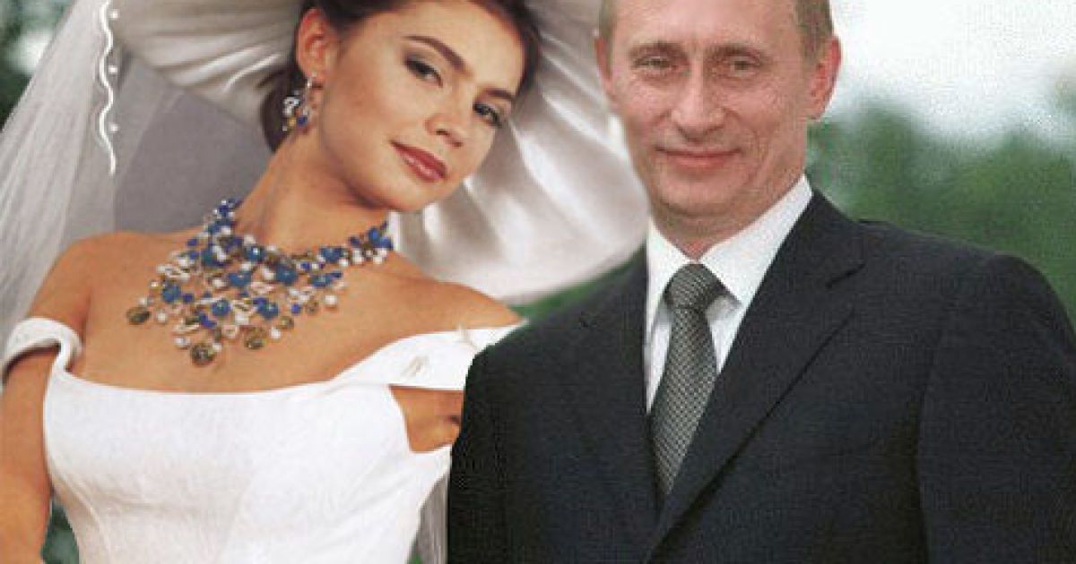 Путин с женой на диване
