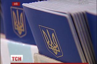 Сьогодні поновлять друк закордонних паспортів