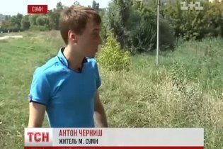В центре Сум на глазах десятков людей мужчина пытался изнасиловать женщину