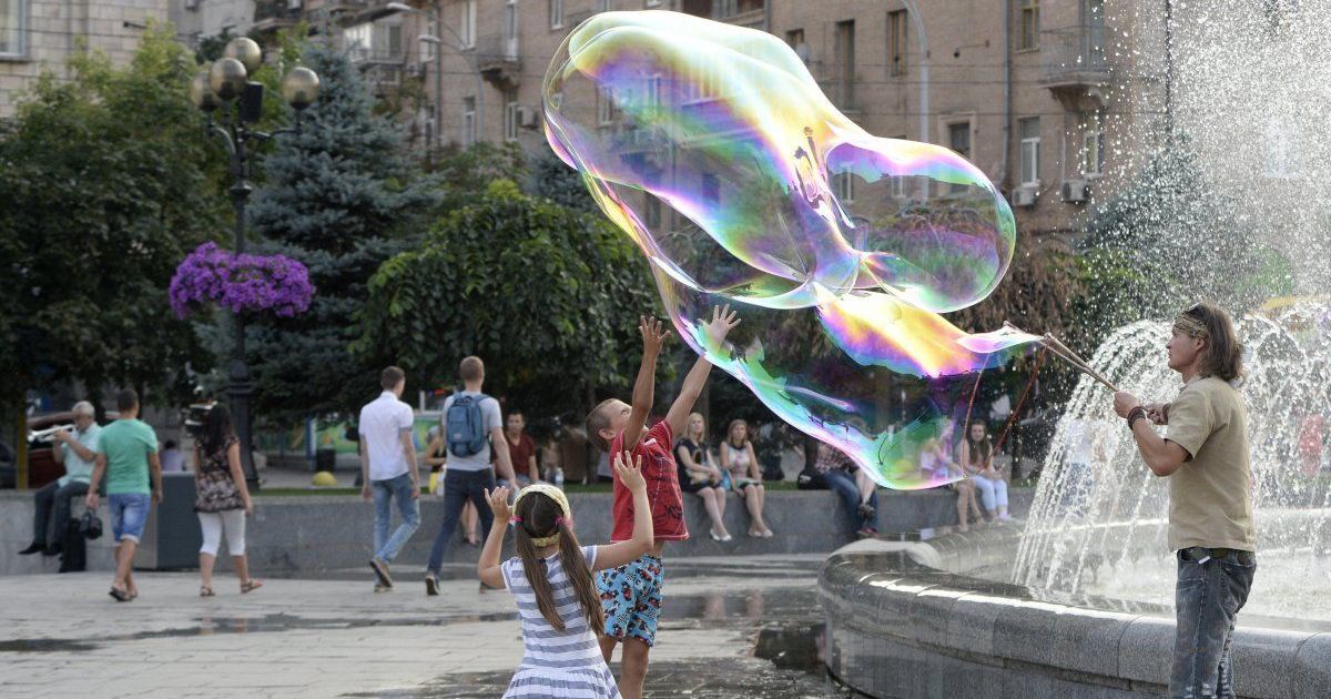 Погода приготувала українцям шалену спеку, зливи, град і шквали. Прогноз до кінця тижня