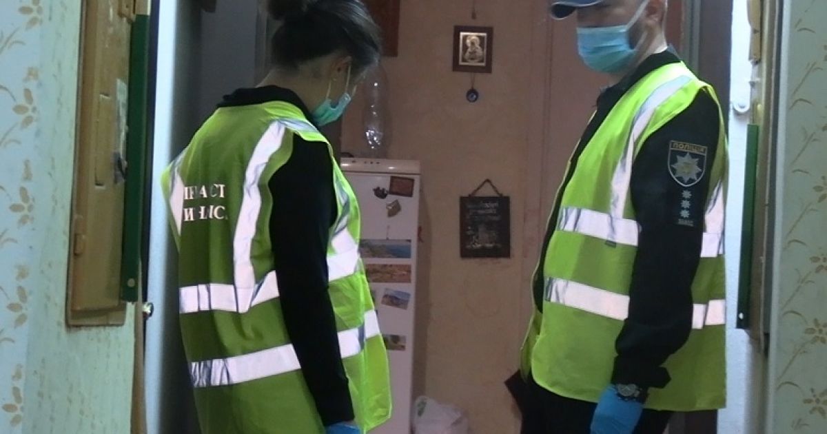 Нарушитель также наносил телесные повреждения матери, пытавшейся вмешаться в конфликт