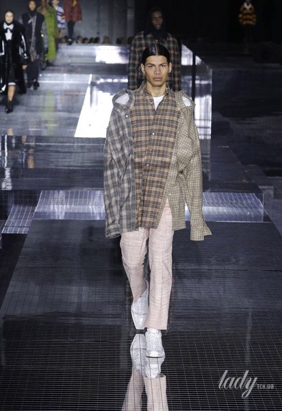Коллекция Burberry прет-а-порте сезона осень-зима 2020-2021 / © East News