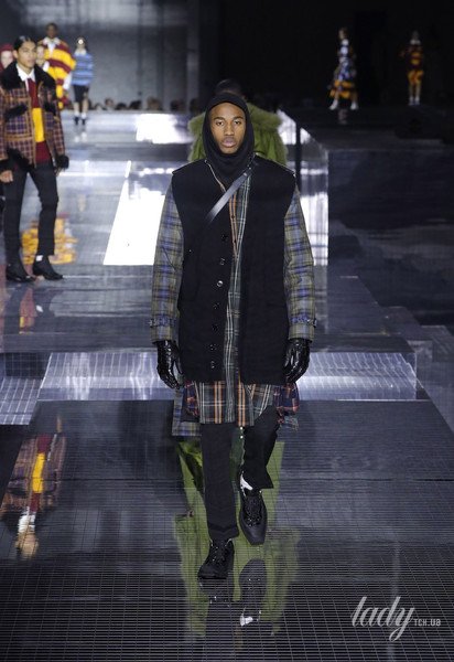 Коллекция Burberry прет-а-порте сезона осень-зима 2020-2021 / © East News