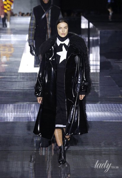 Коллекция Burberry прет-а-порте сезона осень-зима 2020-2021 / © East News