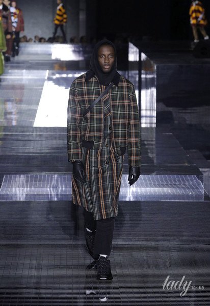 Коллекция Burberry прет-а-порте сезона осень-зима 2020-2021 / © East News