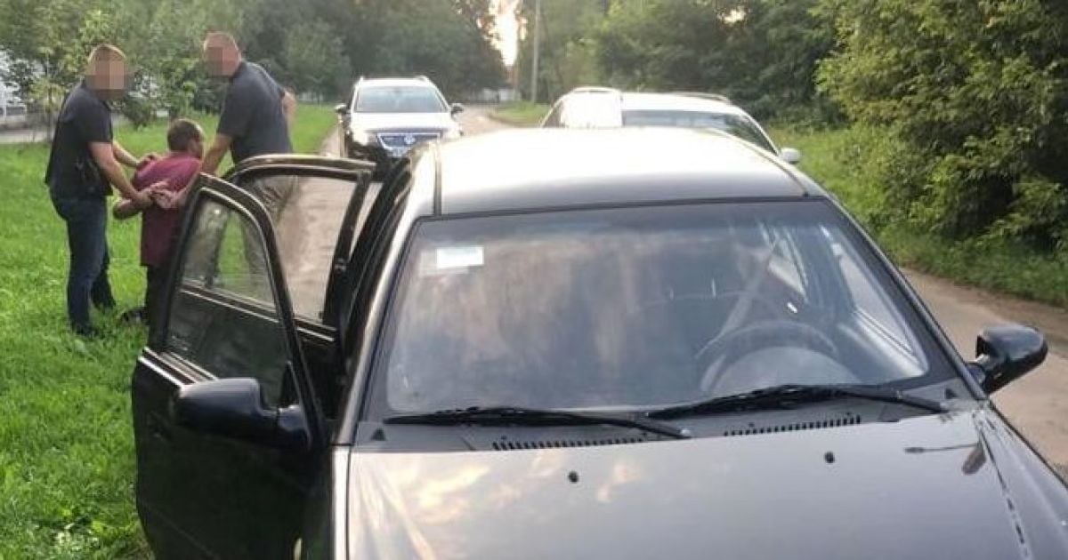 Во Львовской области полиция поймала похитителя авто, в салоне которого обнаружила еще одного преступника
