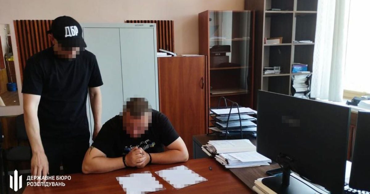 Задержан милиционер, который выбивал из мужчины "признание" в преступлении.