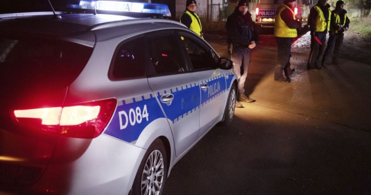 У лісі на півночі Польщі виявили уламки ракети. ЗМІ повідомляють, що вони мають написи російською мовою.