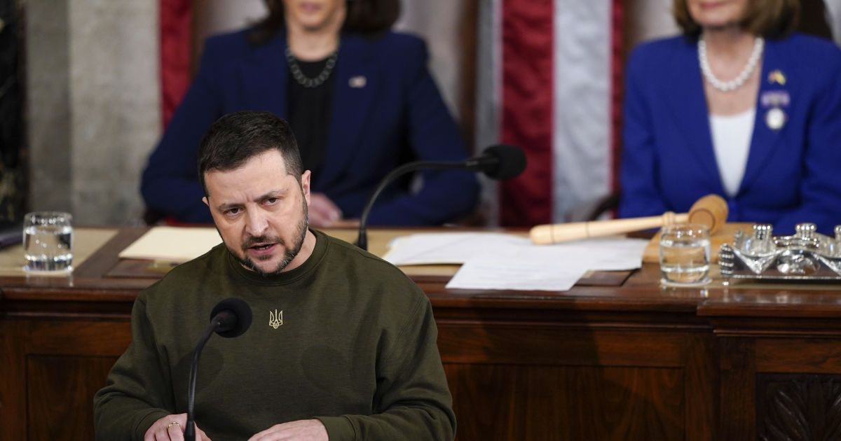 "На Рождество не угаснет свет нашей веры в себе": Зеленский заверил Конгресс, что Украина не сдастся